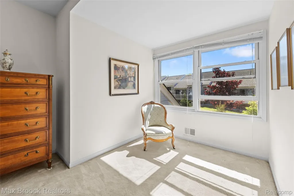2456 Inglehill Point Bloomfield Charter Township MI 48304