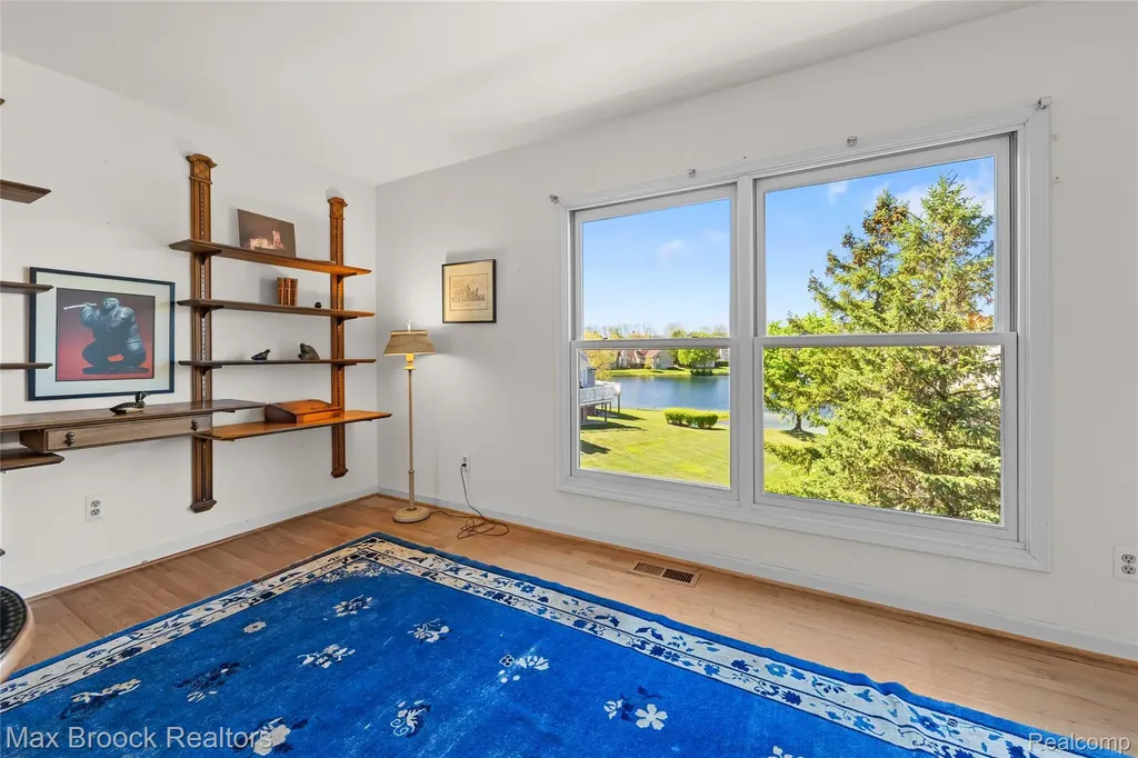 2456 Inglehill Point Bloomfield Charter Township MI 48304