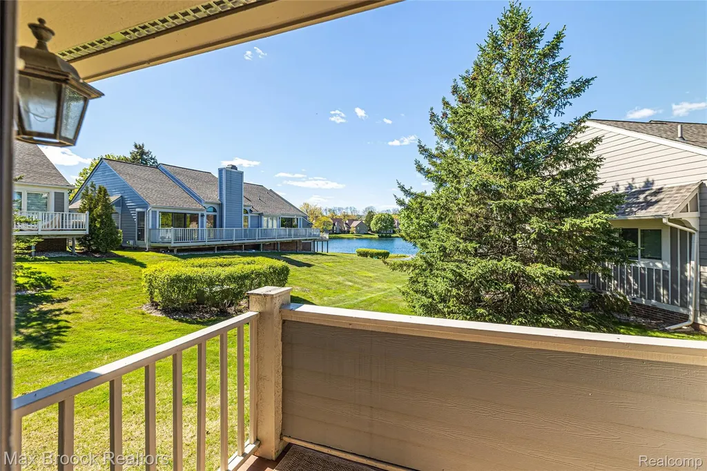 2456 Inglehill Point Bloomfield Charter Township MI 48304
