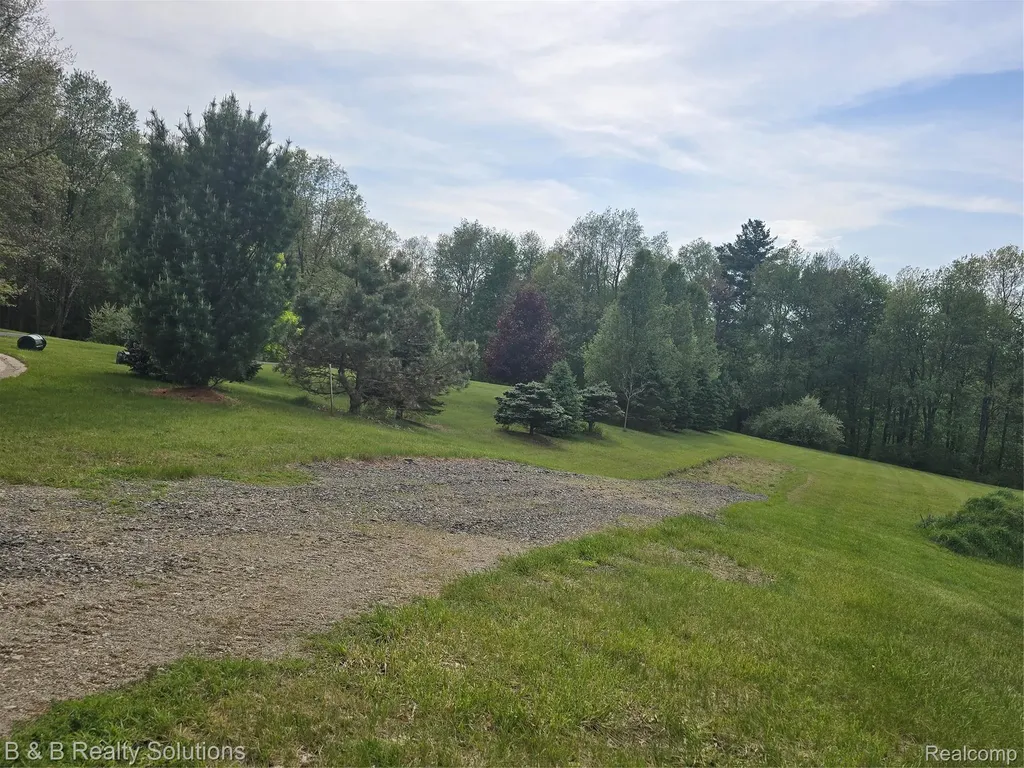 Unit 12 Sheryl Court Mayfield Township MI 48446
