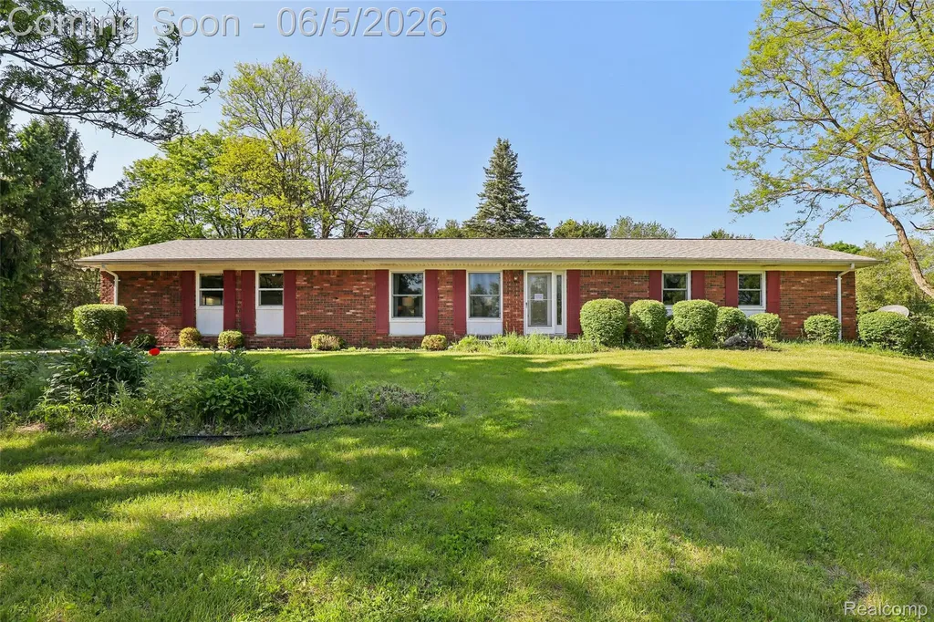 Brighton Township MI, 8701 Heatherset Drive