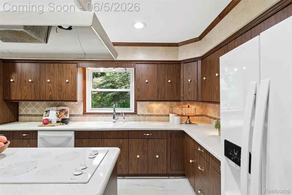 8701 Heatherset Drive Brighton Township MI 48114