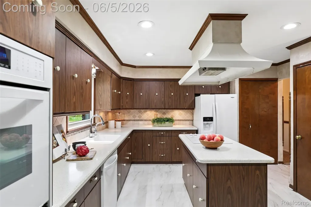 8701 Heatherset Drive Brighton Township MI 48114