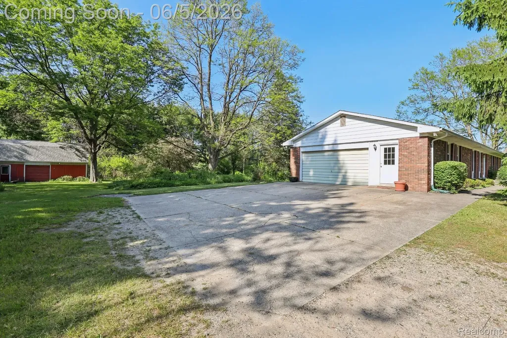 8701 Heatherset Drive Brighton Township MI 48114