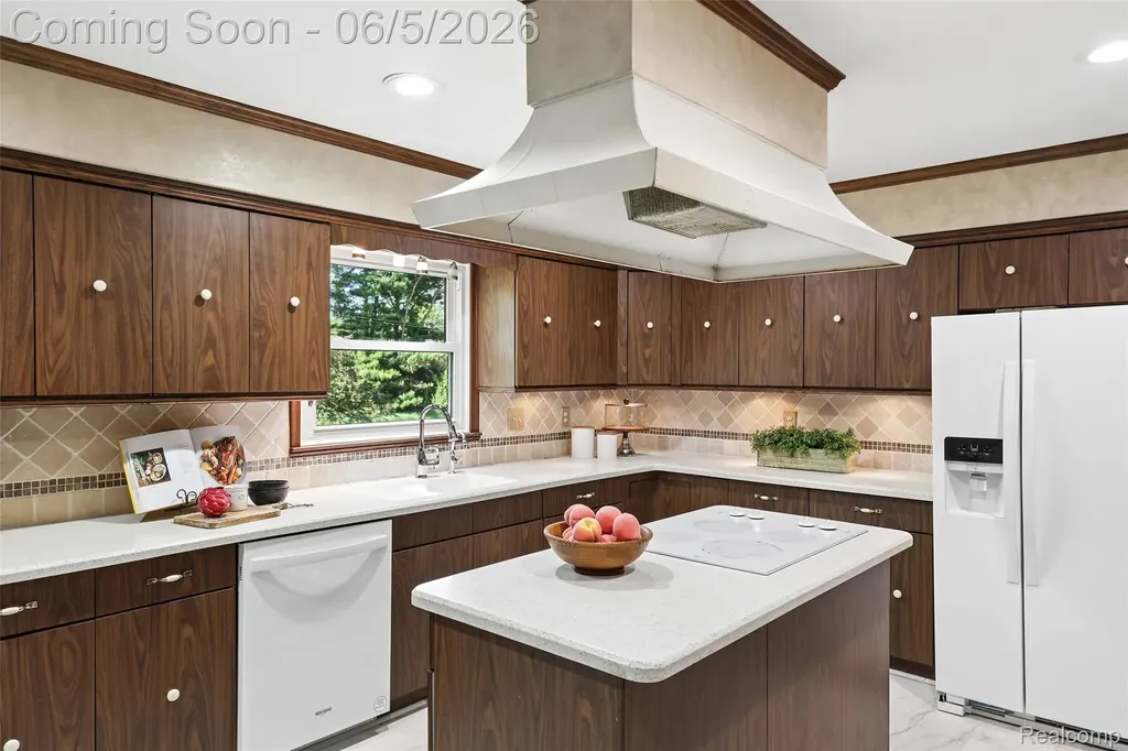 8701 Heatherset Drive Brighton Township MI 48114