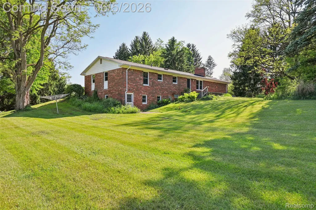 8701 Heatherset Drive Brighton Township MI 48114