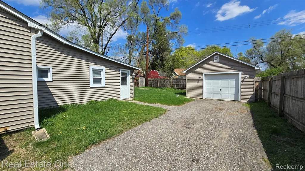 3148 Woodlawn Street Commerce Charter Township MI 48390