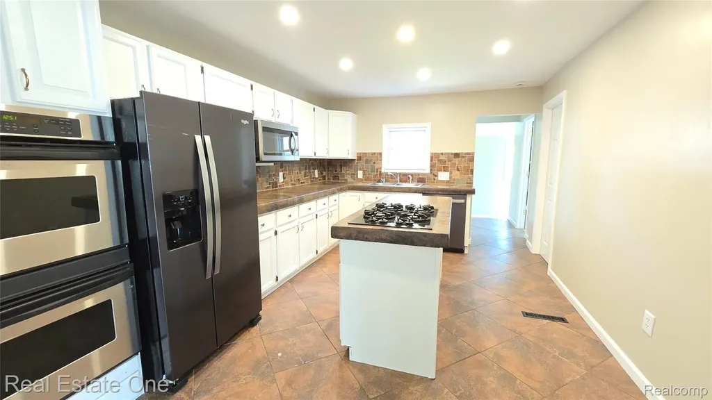 3148 Woodlawn Street Commerce Charter Township MI 48390