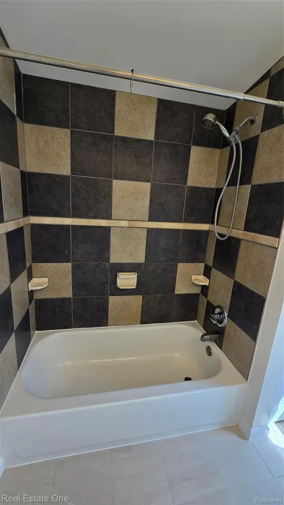 3148 Woodlawn Street Commerce Charter Township MI 48390