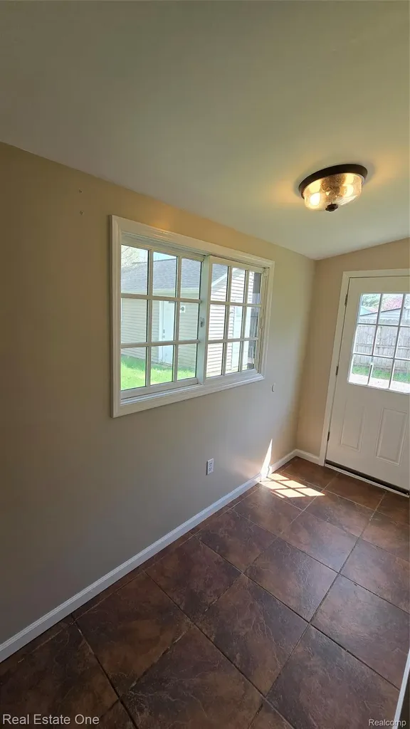 3148 Woodlawn Street Commerce Charter Township MI 48390