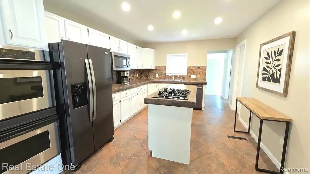 3148 Woodlawn Street Commerce Charter Township MI 48390