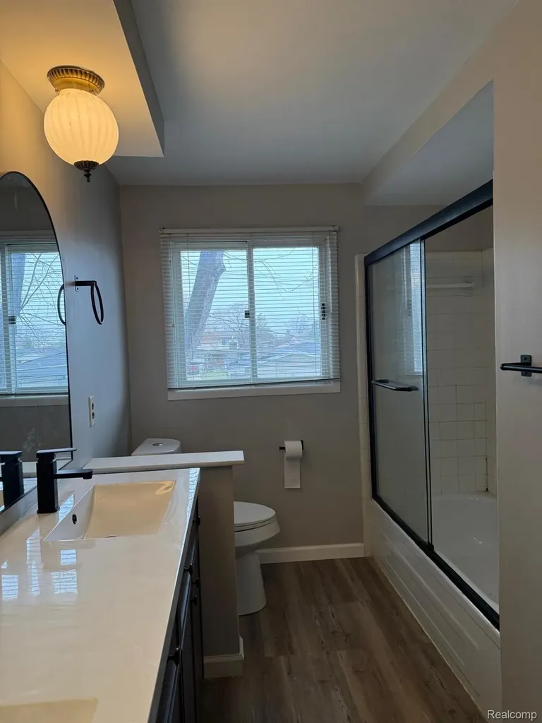 35109 Dearing Drive Sterling Heights City MI 48312