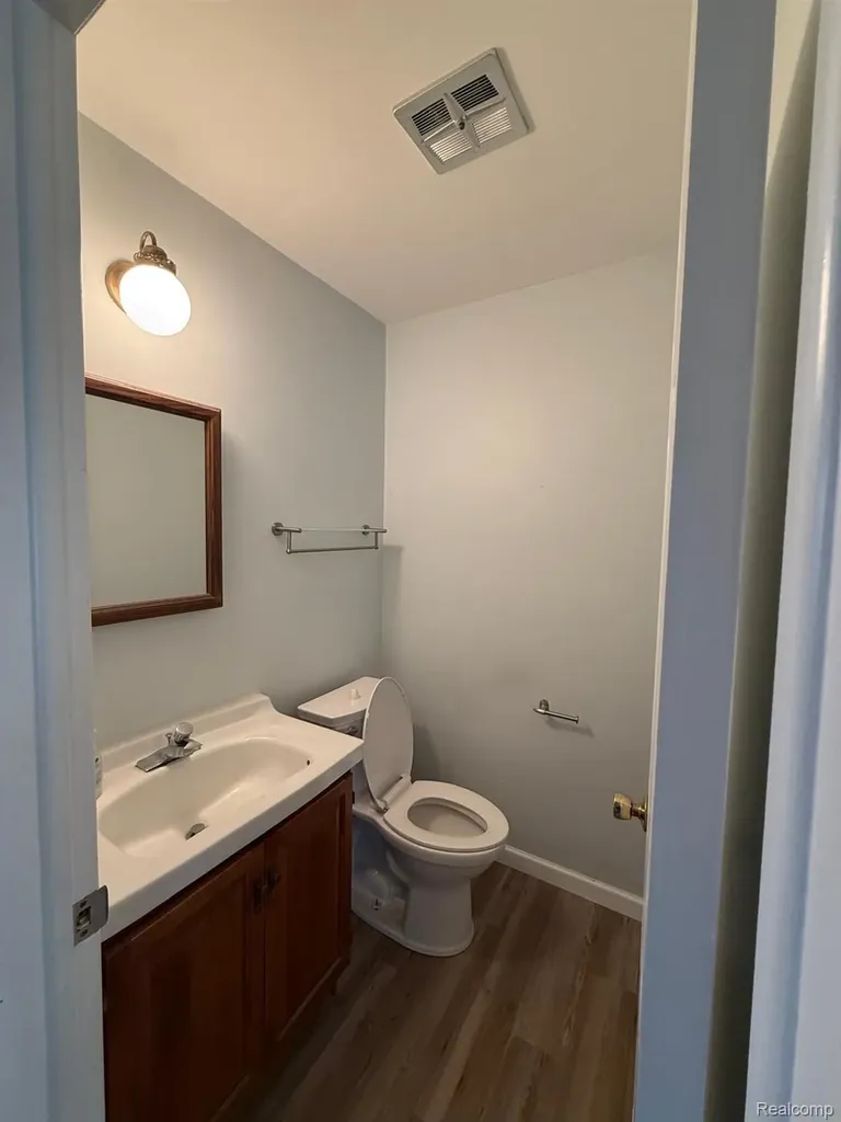 35109 Dearing Drive Sterling Heights City MI 48312