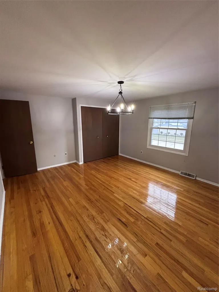 35109 Dearing Drive Sterling Heights City MI 48312