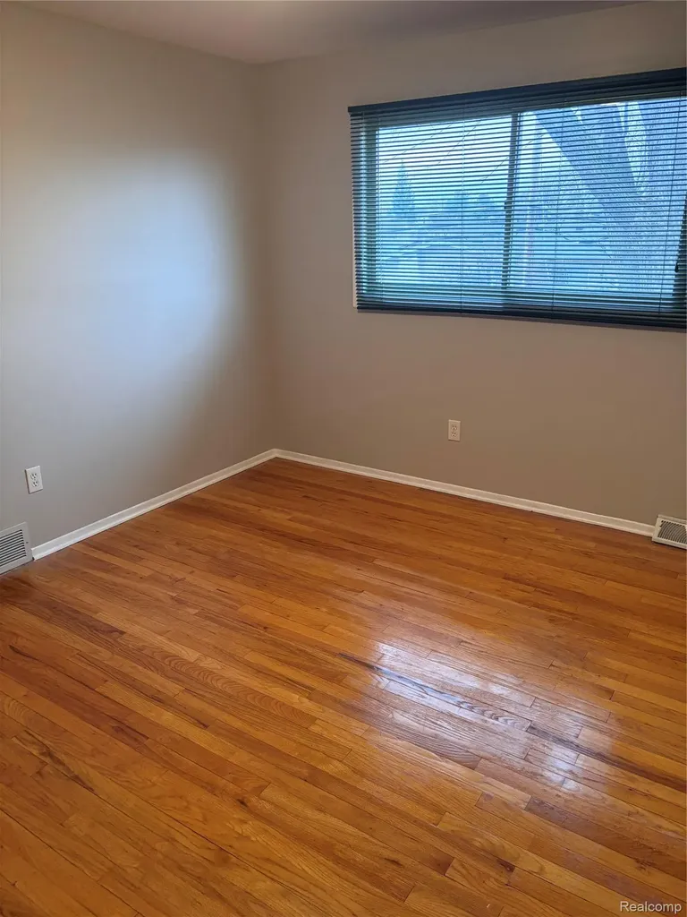 35109 Dearing Drive Sterling Heights City MI 48312