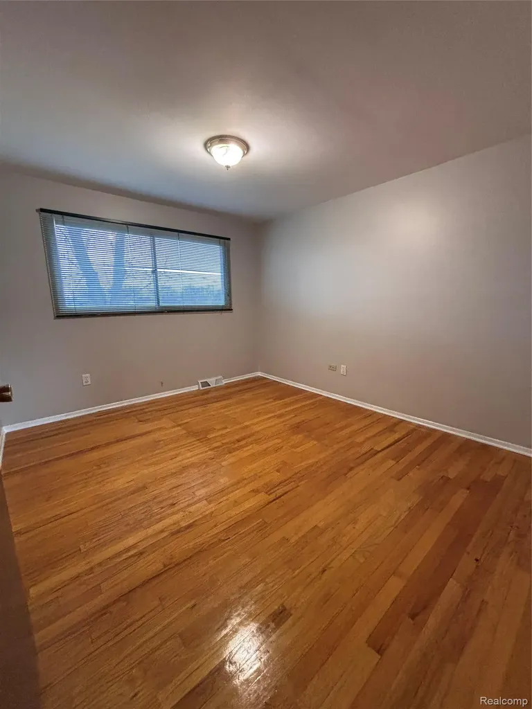 35109 Dearing Drive Sterling Heights City MI 48312