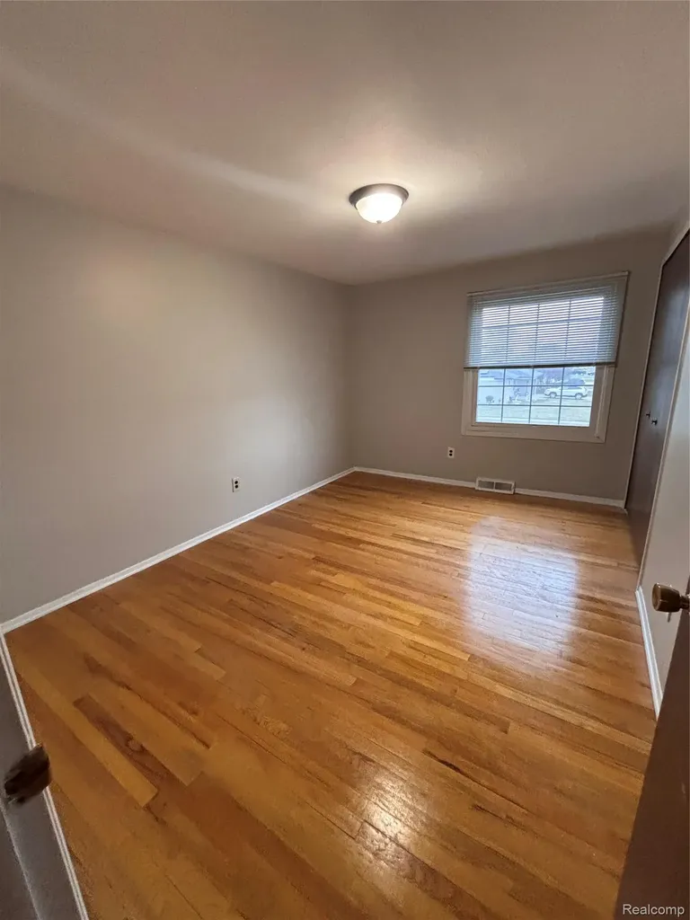 35109 Dearing Drive Sterling Heights City MI 48312