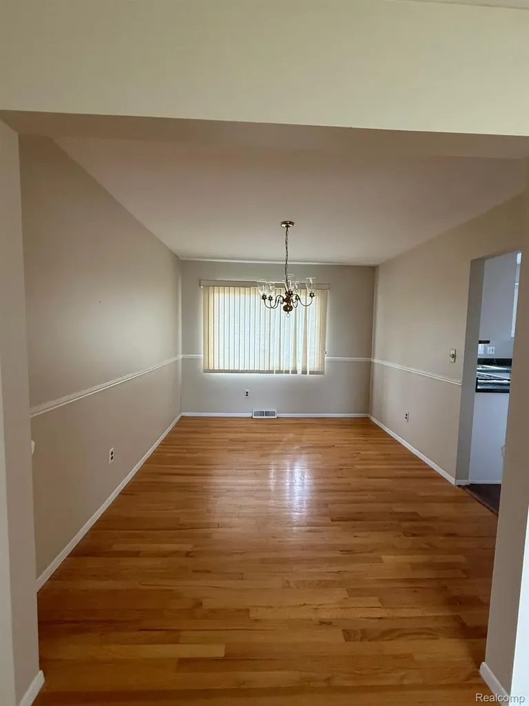 35109 Dearing Drive Sterling Heights City MI 48312