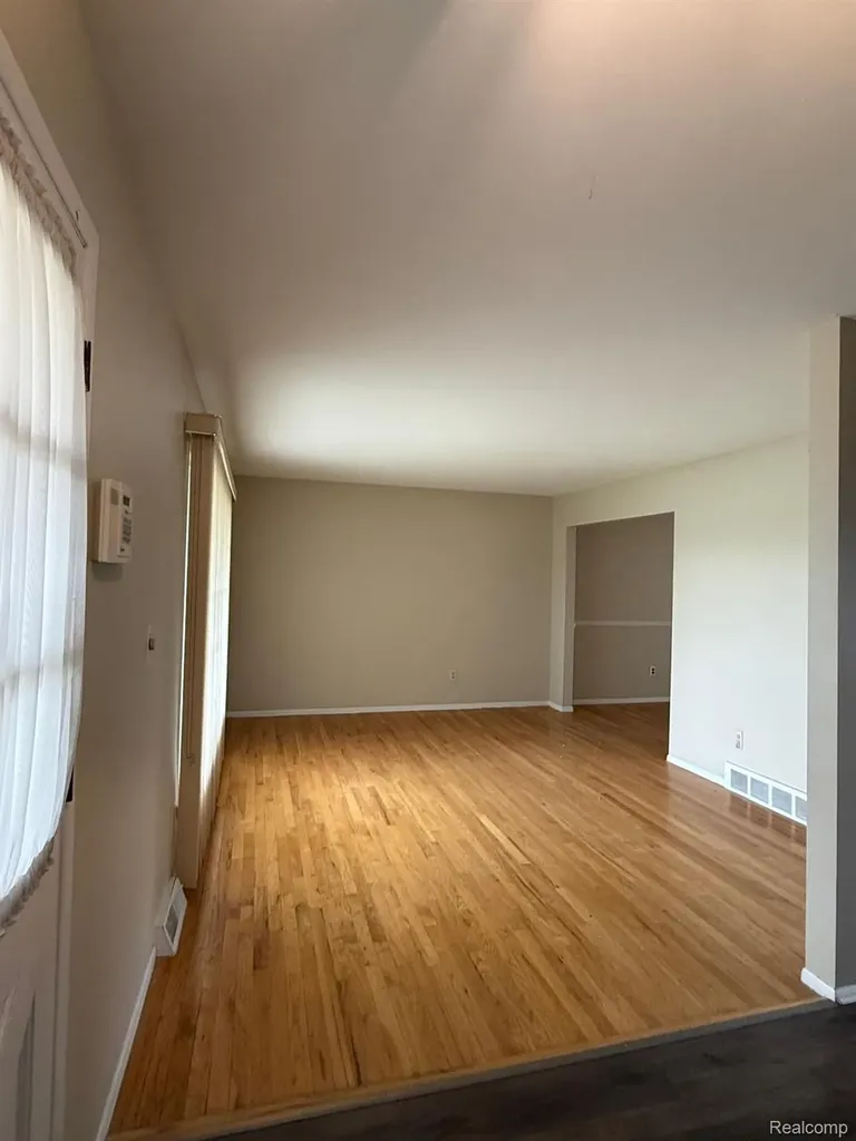 35109 Dearing Drive Sterling Heights City MI 48312