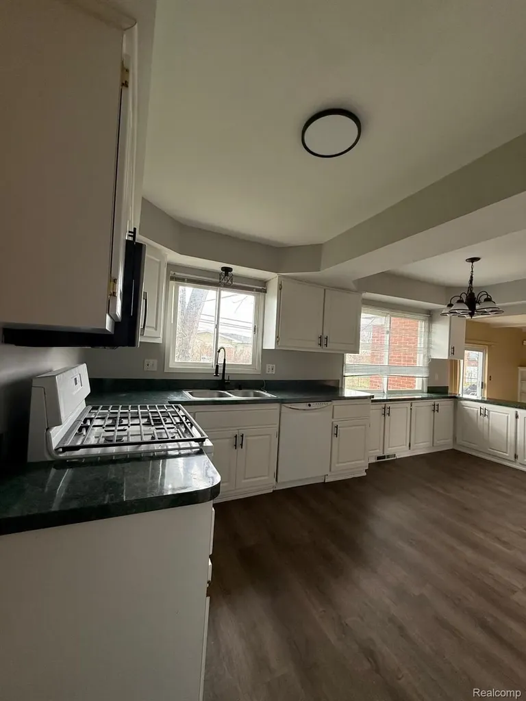 35109 Dearing Drive Sterling Heights City MI 48312
