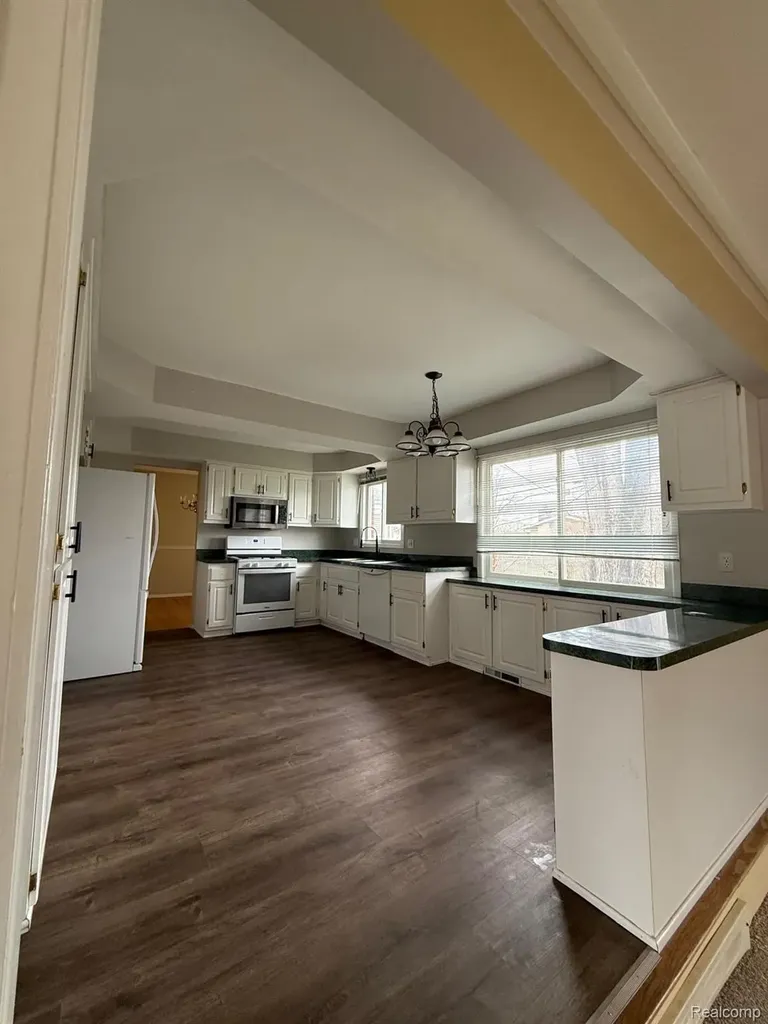 35109 Dearing Drive Sterling Heights City MI 48312
