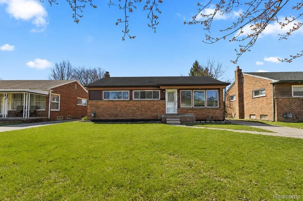 33091 Barton Street Garden City City MI 48135