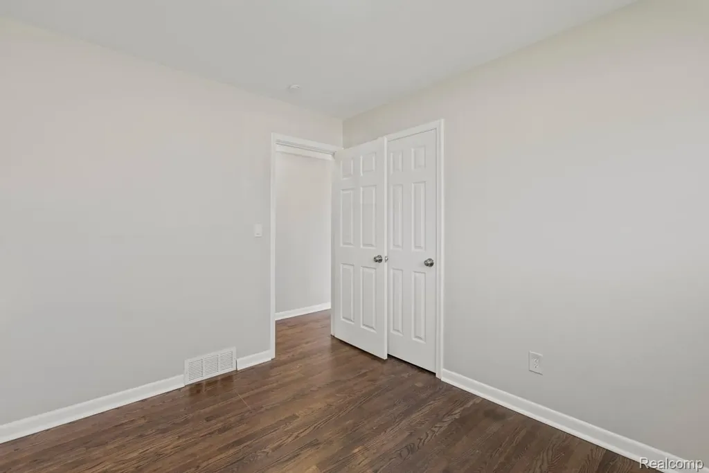 33091 Barton Street Garden City City MI 48135