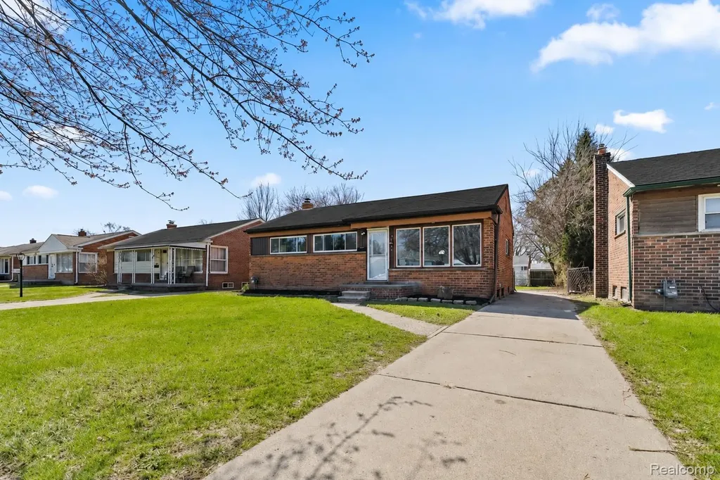33091 Barton Street Garden City City MI 48135