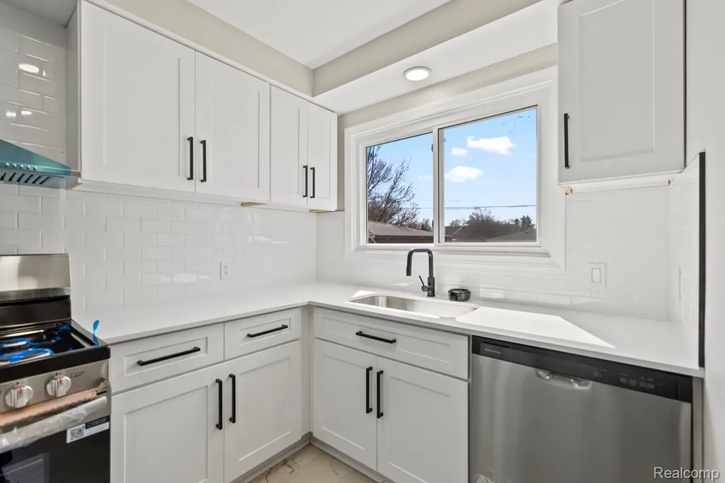 33091 Barton Street Garden City City MI 48135