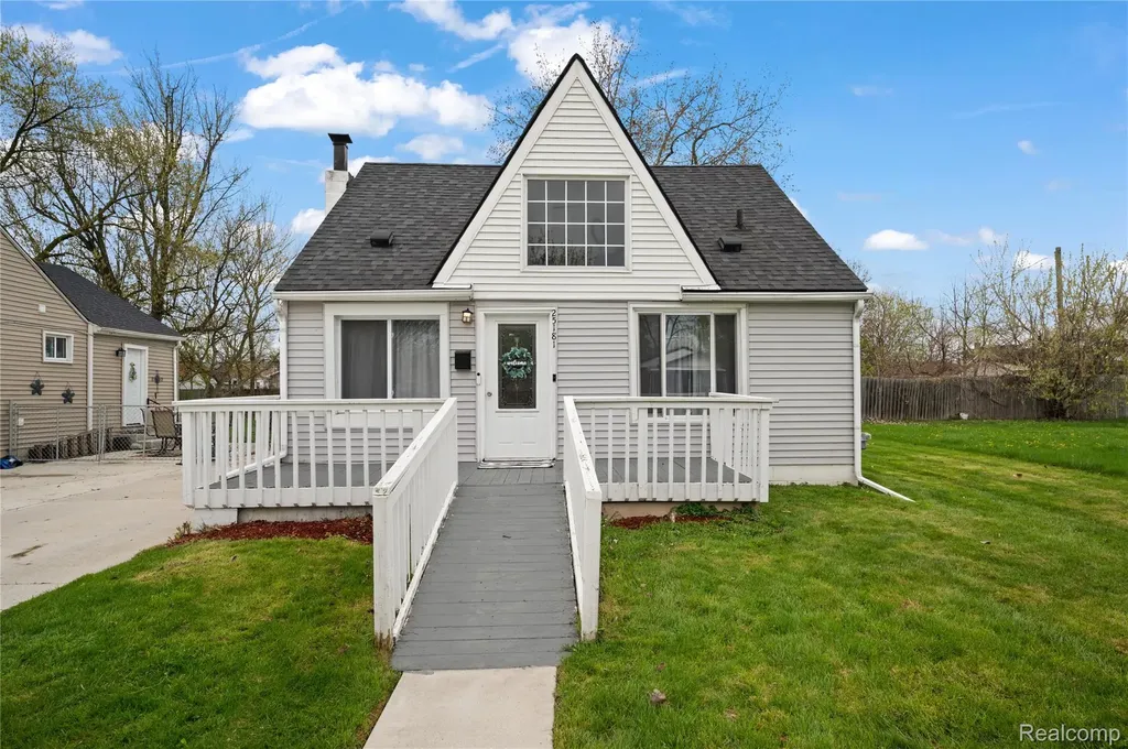 25181 Lawn Street Roseville City MI 48066