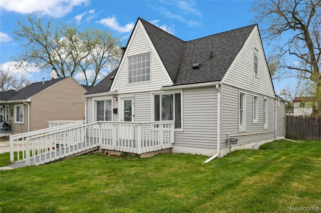 25181 Lawn Street Roseville City MI 48066