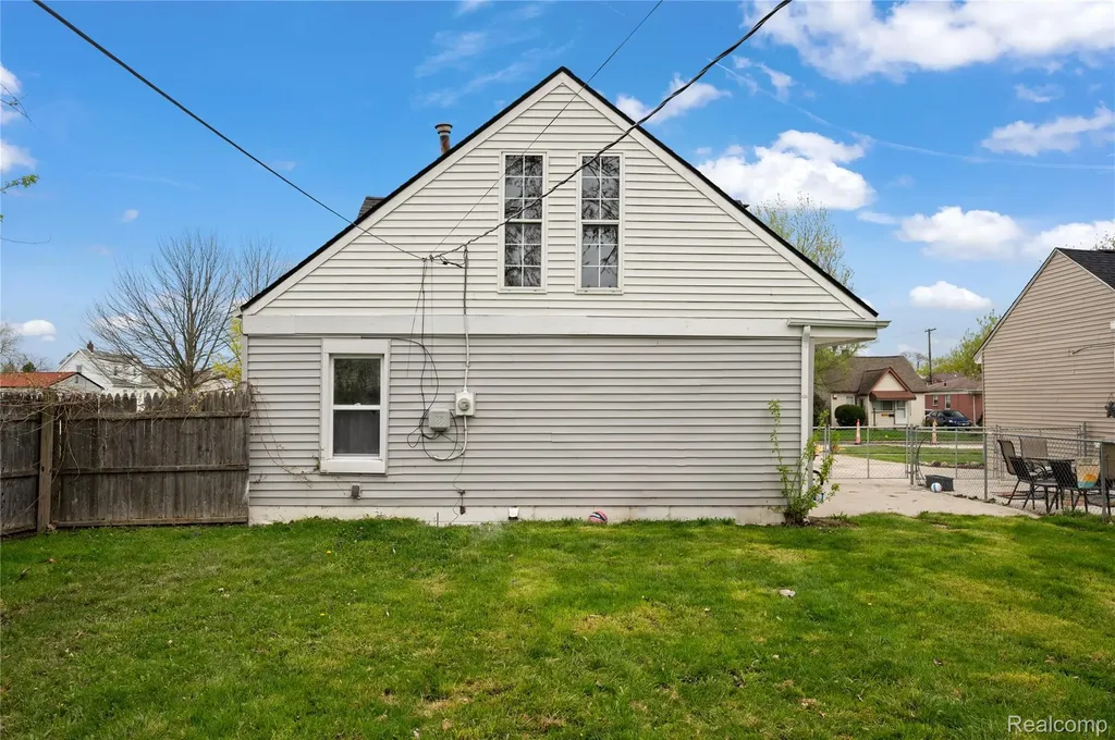 25181 Lawn Street Roseville City MI 48066