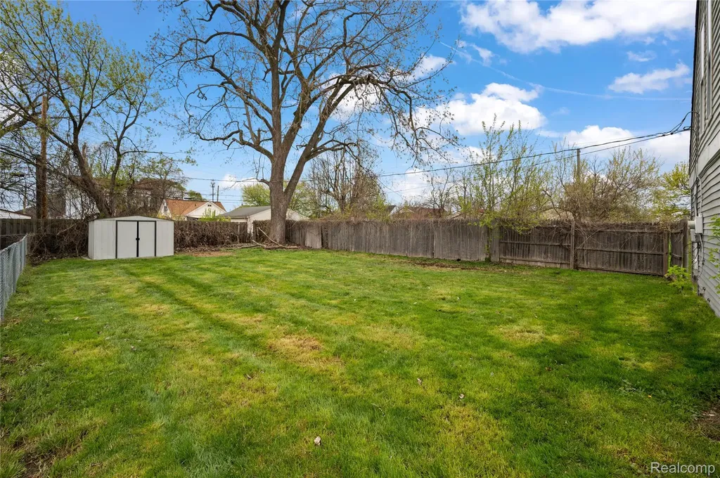 25181 Lawn Street Roseville City MI 48066