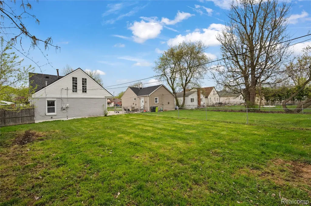 25181 Lawn Street Roseville City MI 48066
