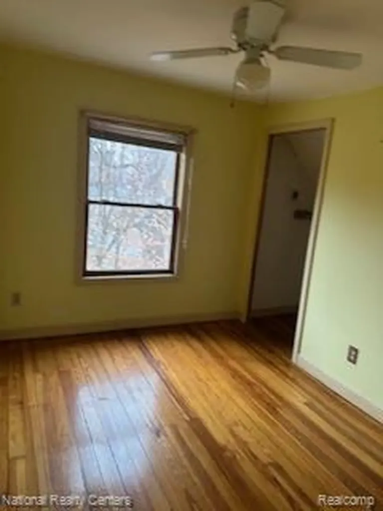 20 Crescent Lake Road Waterford Charter Township MI 48327