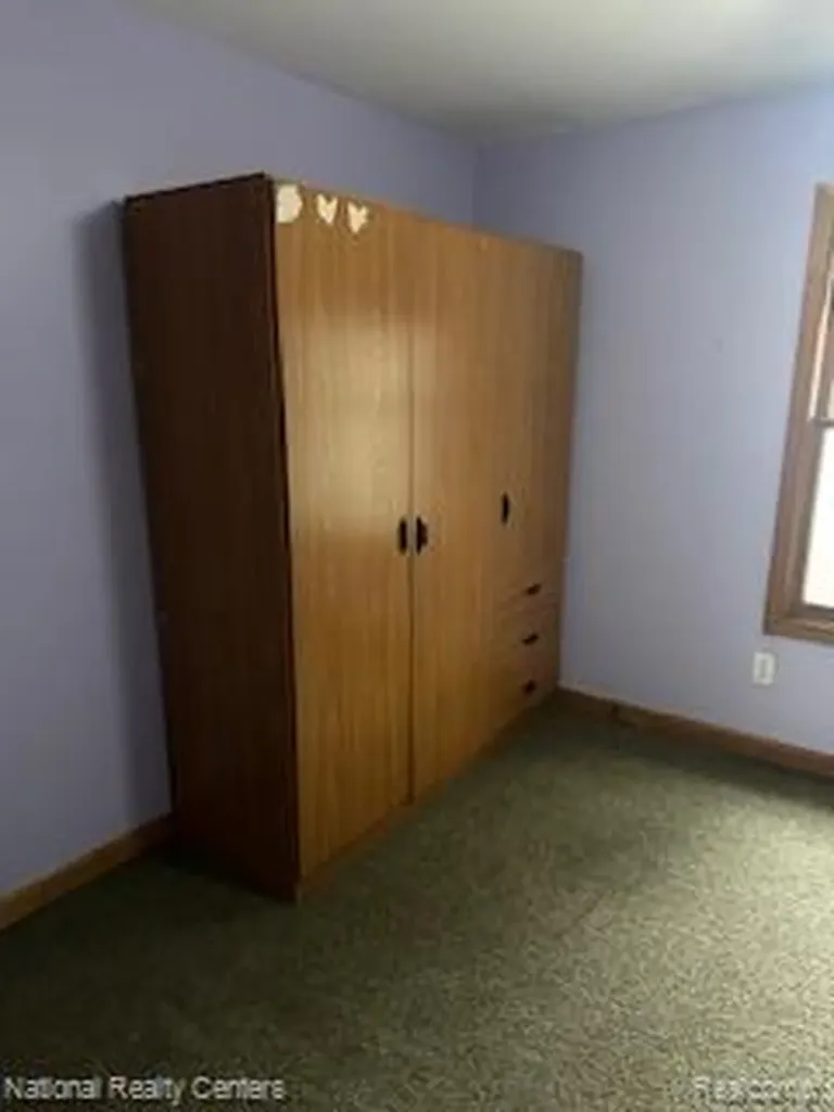 20 Crescent Lake Road Waterford Charter Township MI 48327