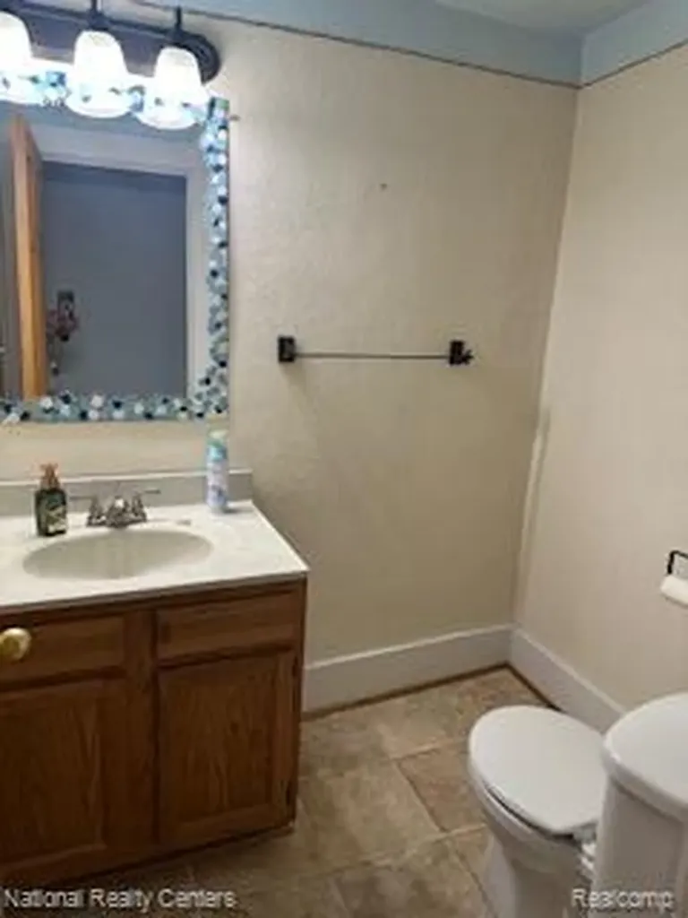 20 Crescent Lake Road Waterford Charter Township MI 48327