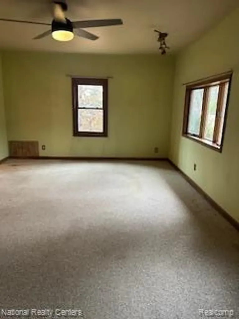 20 Crescent Lake Road Waterford Charter Township MI 48327