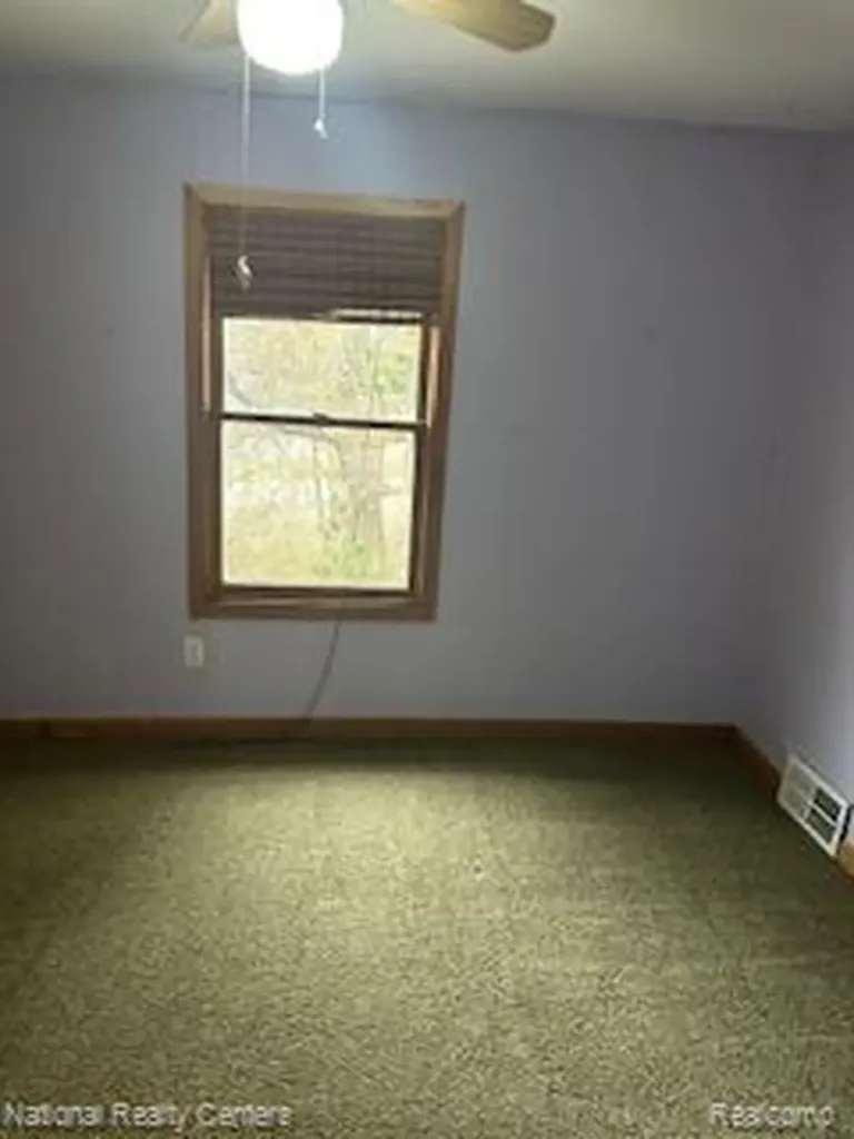 20 Crescent Lake Road Waterford Charter Township MI 48327
