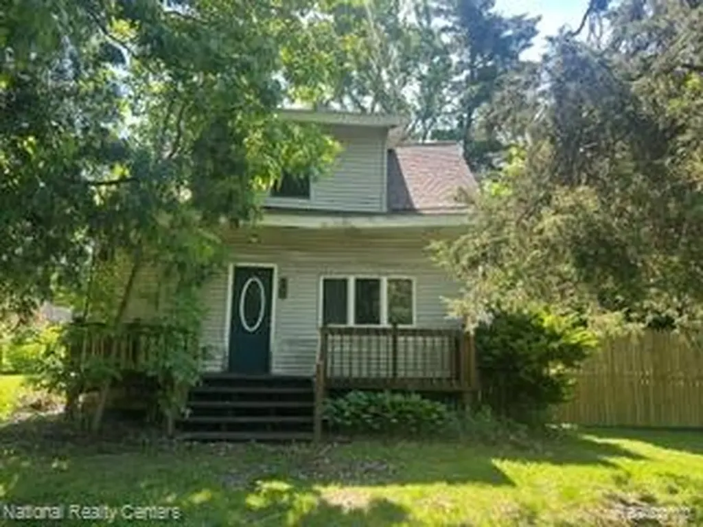 20 Crescent Lake Road Waterford Charter Township MI 48327