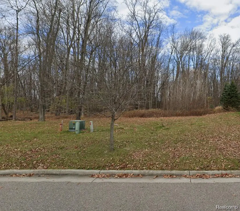 Unit 52 Edgewood Drive Grand Blanc Charter Township MI 48439