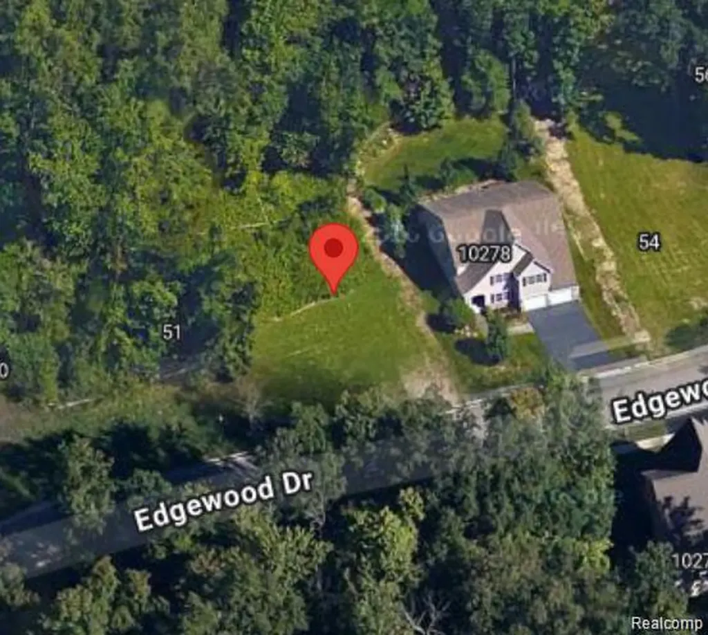 Unit 52 Edgewood Drive Grand Blanc Charter Township MI 48439