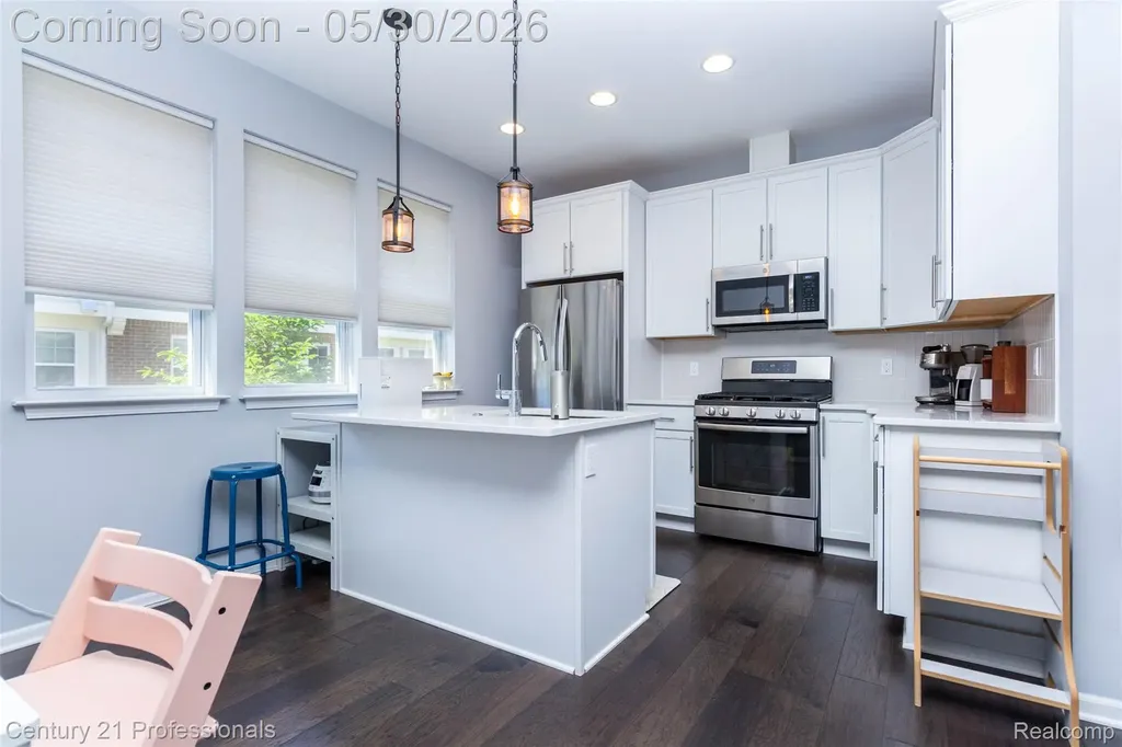 57 Kaprol Drive Troy City MI 48098