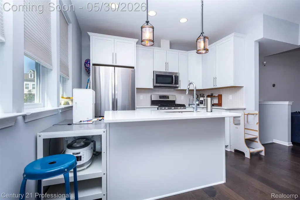 57 Kaprol Drive Troy City MI 48098
