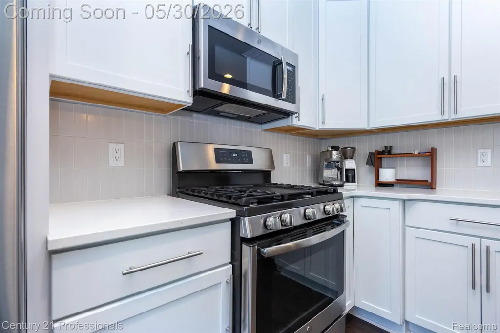 57 Kaprol Drive Troy City MI 48098