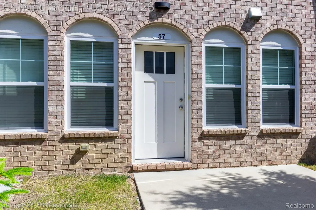 57 Kaprol Drive Troy City MI 48098