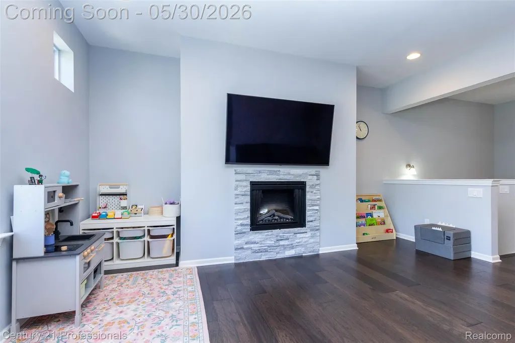 57 Kaprol Drive Troy City MI 48098