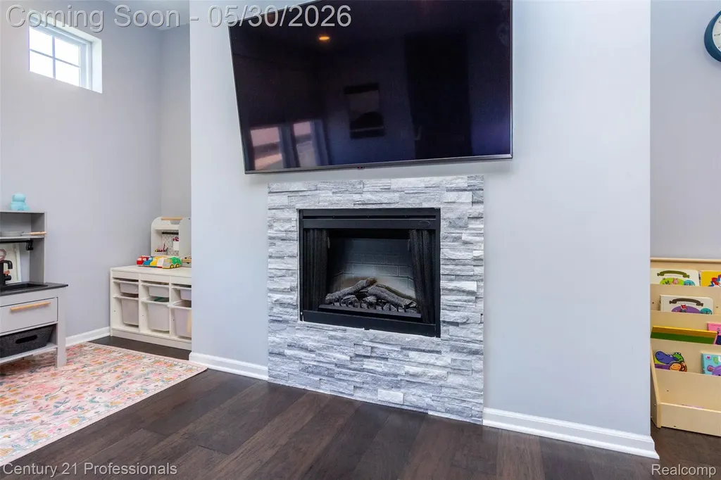 57 Kaprol Drive Troy City MI 48098