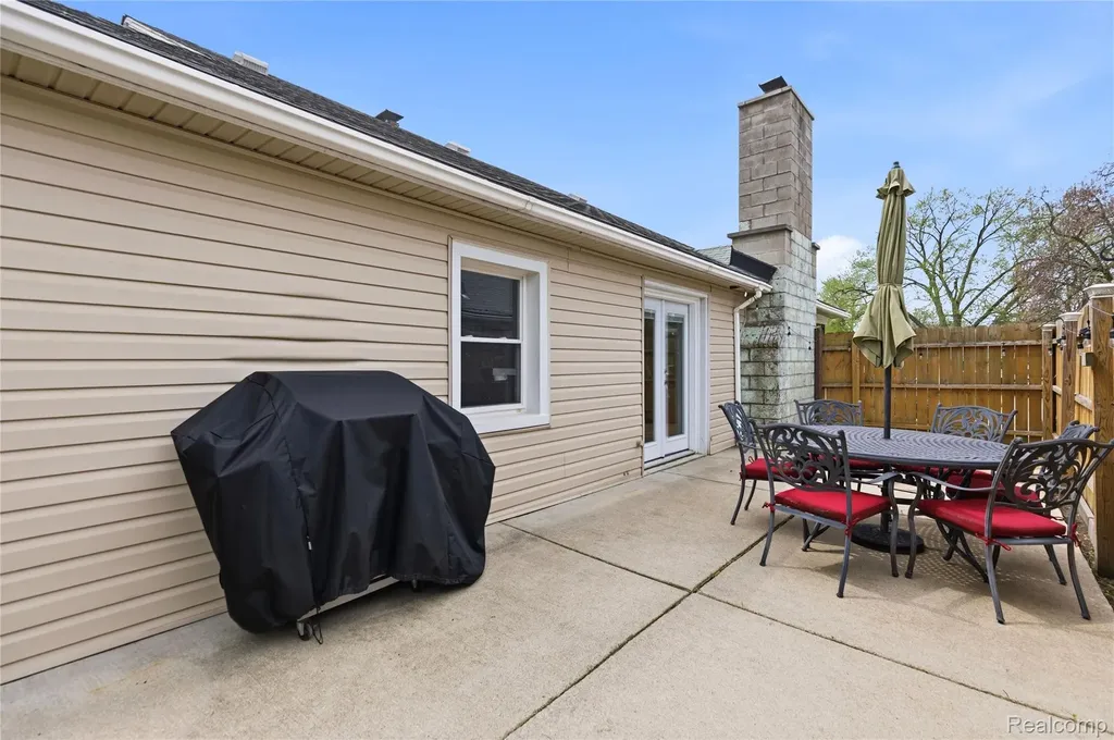 7466 Fenton Street Dearborn Heights City MI 48127