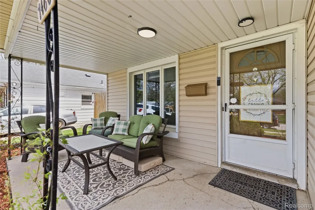 7466 Fenton Street Dearborn Heights City MI 48127